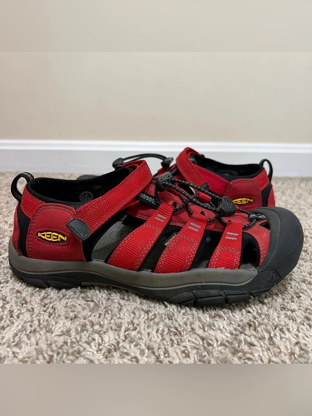 KEEN Newport H2 Red Closed-Toe Sandals EU 38 US 6